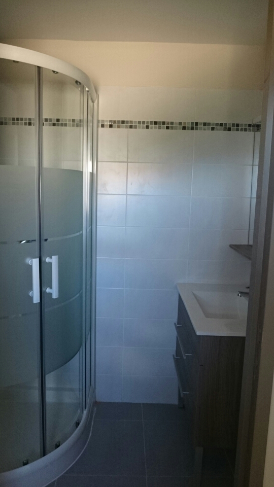 Salle de douche du gîte Abbatescu